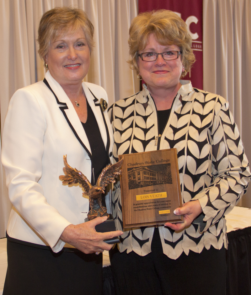 Lois Veath, retiree, receives her plaque and gift from President Janie Park. (Photo by Justin Haag)