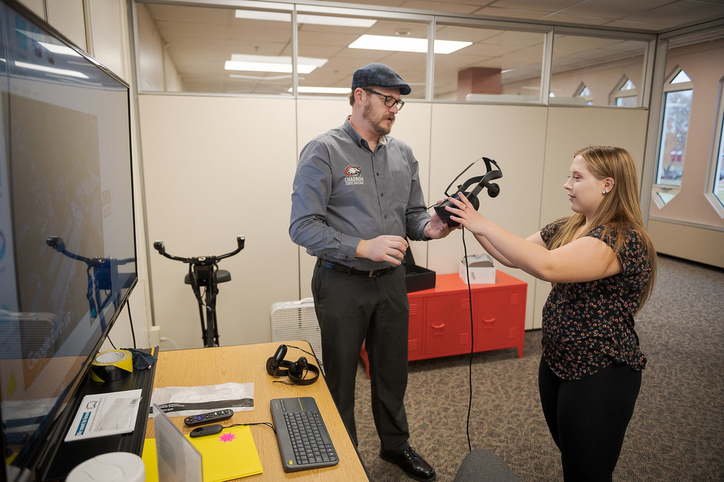 Tom Tylee, director of the Office of Academic Success, shows Hannah Chapman how to use the virtual reality system in the King Library. Chapman is an education major learning how virtual reality systems can be used in the classroom.